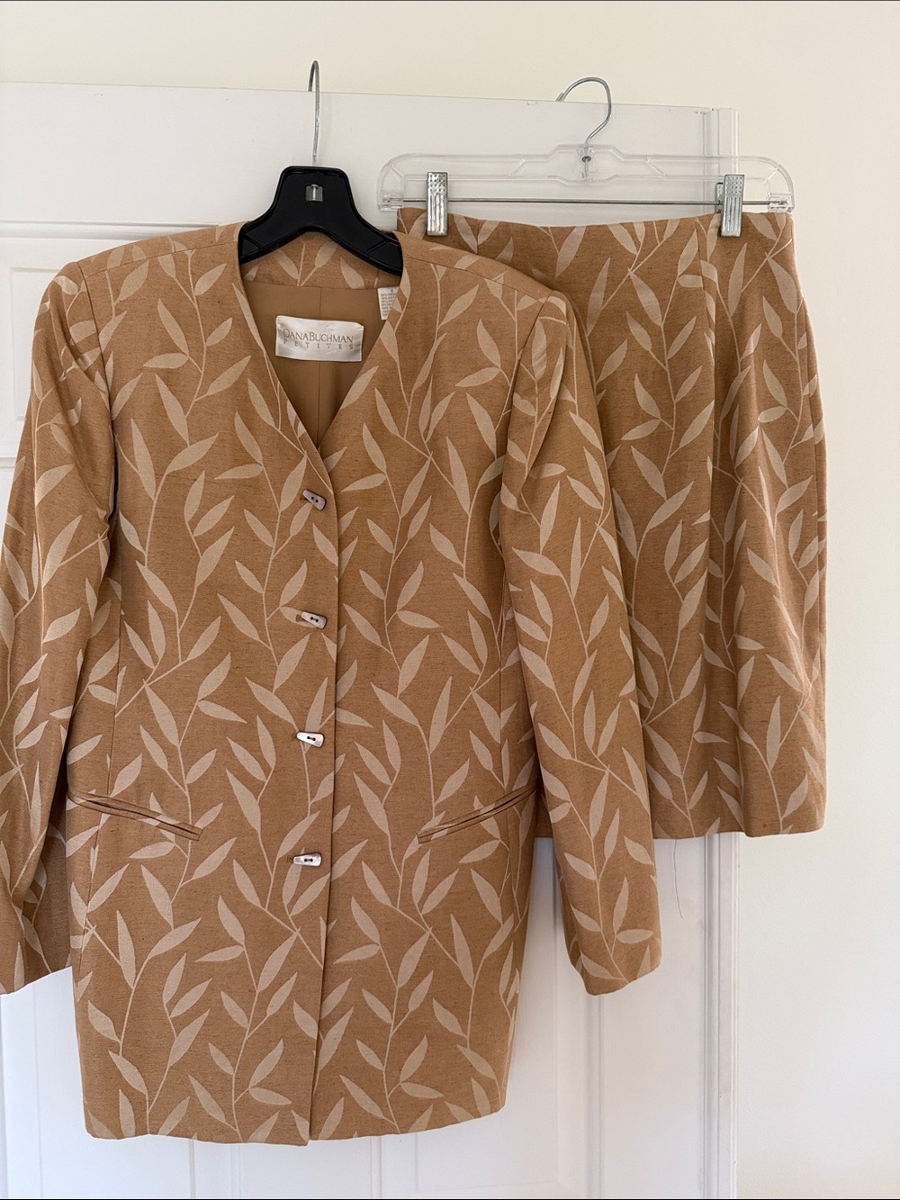 Dana Buchman Petites Camel and Cream Leaf-Print Blazer - Size 6